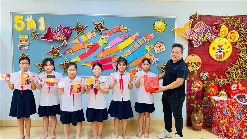 Chương trình tặng quà trung thu vbrain tại trường tiểu học Lý Nam Đế