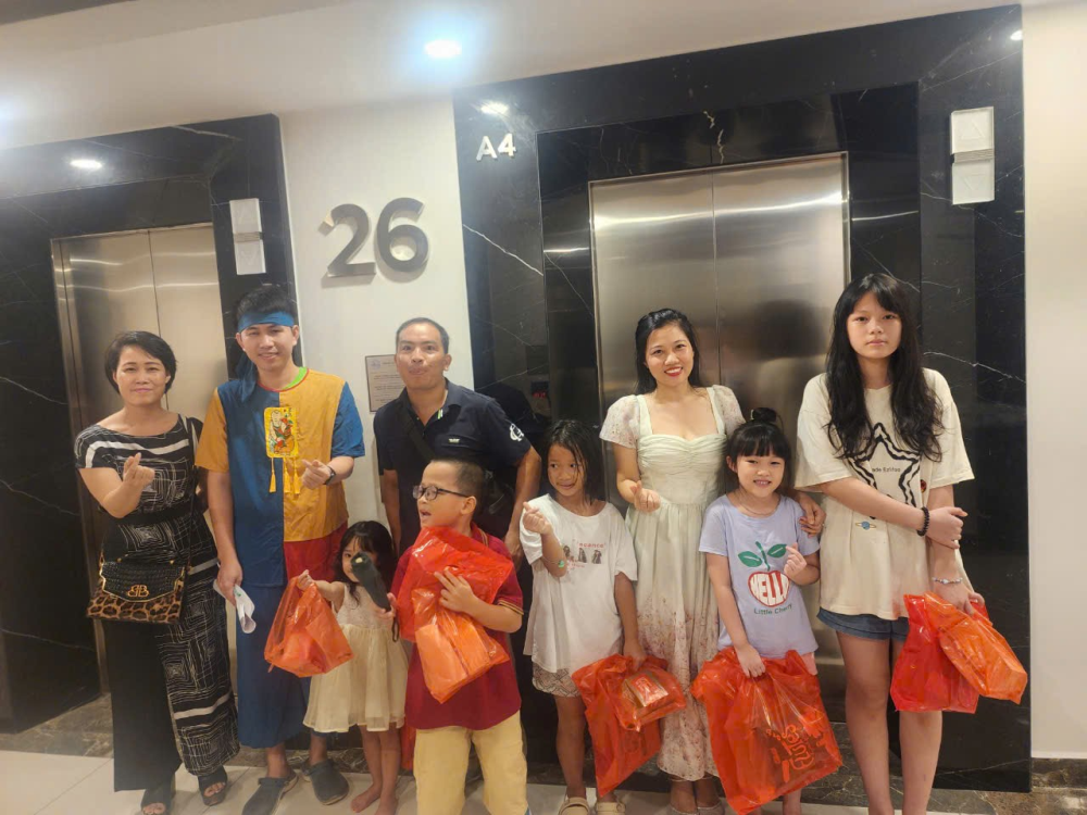 TẶNG QUÀ TRUNG THU CHO GẦN 1000 EM NHỎ TẠI VINHOMS SMART CITY TÂY MỖ