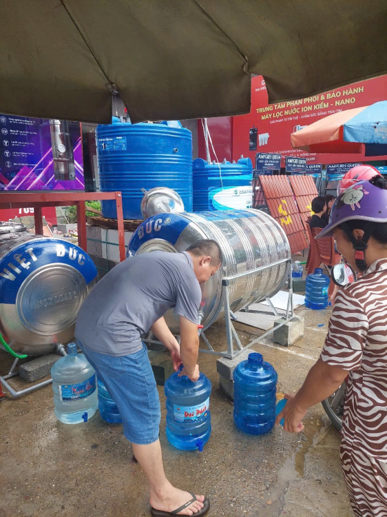 Chương trình hỗ trợ nước sạch cho bà con Thái Nguyên sau bão Yagi của Super S5 cùng VCEO 